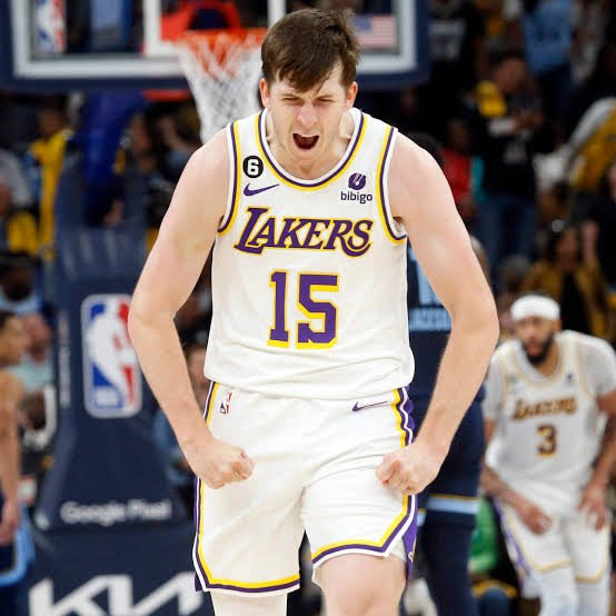 Lakers Facing Tough Decision: Veteran Guard’s Future in Jeopardy Amid Roster Shake-Up