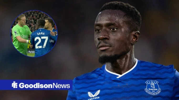 Everton Squad Unite in Applause as Idrissa Gueye Responds with Class Wining After Man United Controversy
