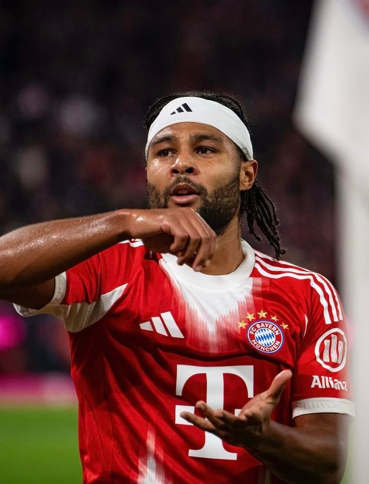 SERGE GNABRY Genesung und seine Botschaft an die Fans: Bayern bestätigte, dass Gnabry für Einzeleinheiten auf den Trainingsplatz an der Säbener Straße zurückgekehrt ist. Er hat sich vom Laufen und…