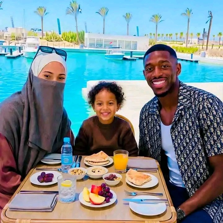 Abseits des Platzes ganz privat: Ousmane Dembélé genießt traumhafte Urlaubstage mit seiner Ehefrau