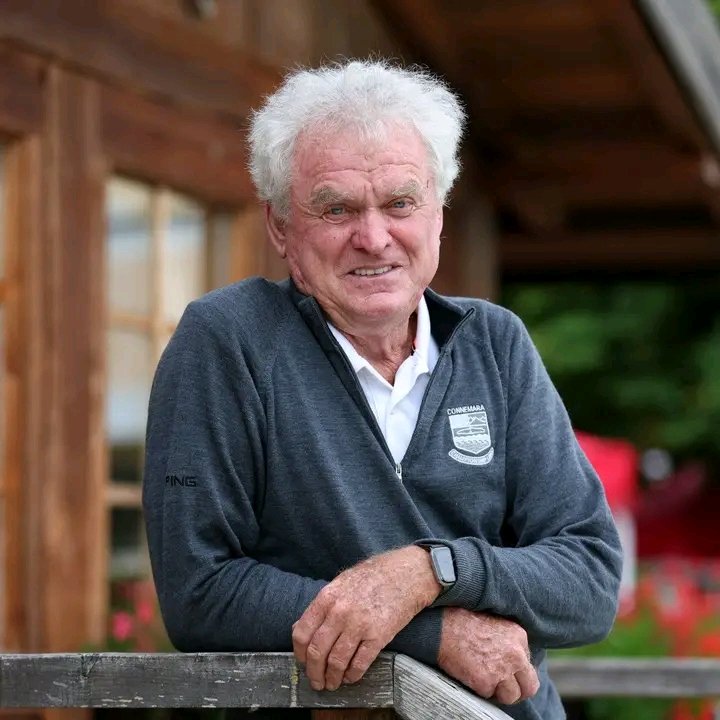 Ganz München steht hinter Sepp Maier. 🔴⚪ Fans versammeln sich mit Kerzen, Gebeten und Botschaften der Stärke für die Legende, die Sicherheit, Loyalität und Größe zu Bayern Munich gebracht hat. Ein Rückhalt. Ein Vorbild. Ein prägender Teil der Bayern-Familie. Bleib stark — München steht hinter dir auf….