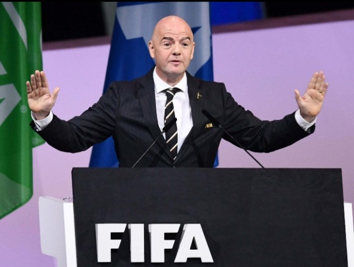 EILMELDUNG: FIFA sperrt ehemaligen Präsidenten nach erzwungenem Rücktritt bis 2028 vom Fußball